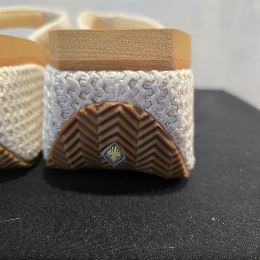 Volatile Womens Platform Wedge Chunky Thong Sandals Tan Off White Woven Size 9 - Picture 10 of 10